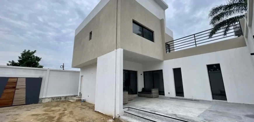 360m² PLOT WITH NEWLY BUILT R+2 BUILDING WITH 4 BEDROOMS WITHIN A CONCESSION IN KINSHASA-NGALIEMA