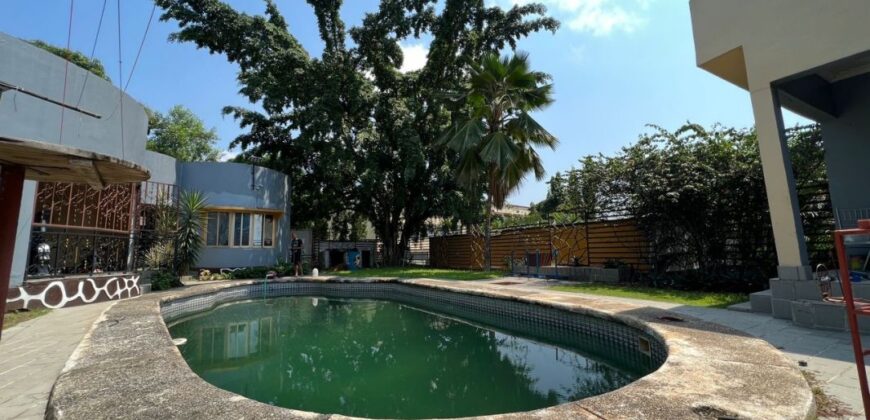 SUPERB VILLA OF 2800m² WITH 6 BEDROOM BUILDING IN KINSHASA-NGALIEMA