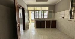 SALE: 783m² PLOT WITH 4 BEDROOM BUILDING ON KINSHASA-NGALIEMA