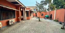 SALE: 435m² PLOT WITH 2 BEDROOM BUILDING ON KINSHASA-GOMBE