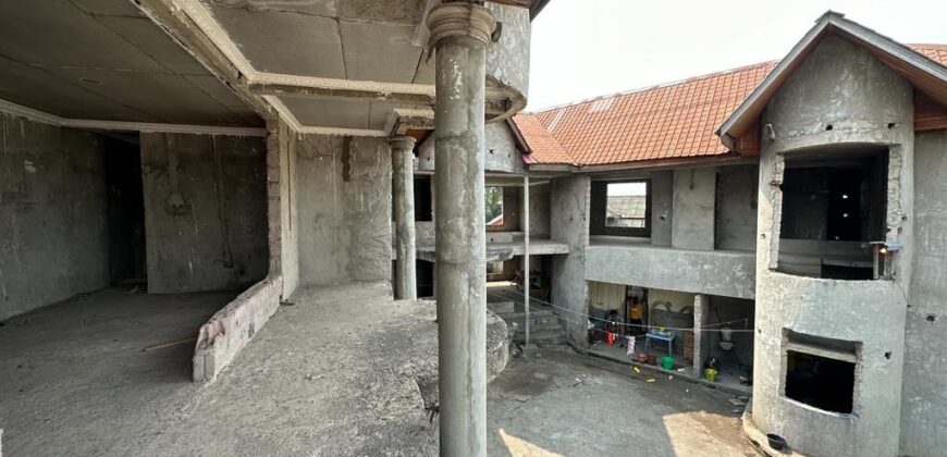 SALE: 893m² PLOT WITH TWO UNFINISHED BUILDINGS OF 5 APARTMENTS IN TOTAL ON KINSHASA-NGALIEMA