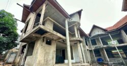 SALE: 893m² PLOT WITH TWO UNFINISHED BUILDINGS OF 5 APARTMENTS IN TOTAL ON KINSHASA-NGALIEMA