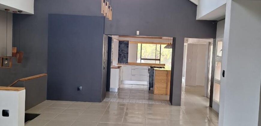 6 Bedroom House for Sale in Klein Windhoek