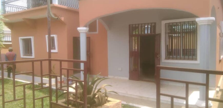 BELLE VILLA EN DUPLEX A VENDRE, YAOUNDE, 98 000 000 FCFA