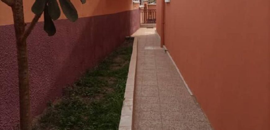 BELLE VILLA EN DUPLEX A VENDRE, YAOUNDE, 98 000 000 FCFA