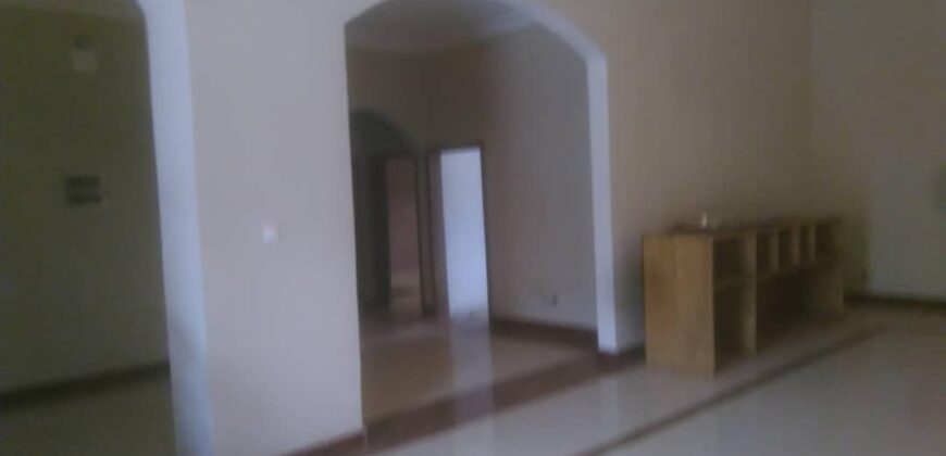 BELLE VILLA EN DUPLEX A VENDRE, YAOUNDE, 98 000 000 FCFA