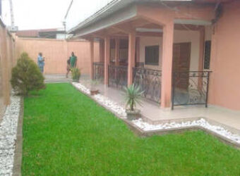 Maison de 8 Chambre a vendre à Douala Bonaberi 70 Millons de FCFA