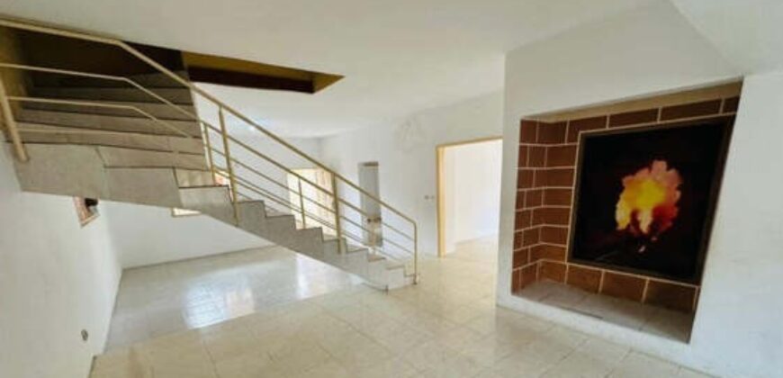 Duplex de 6 Chambres à Vendre, Angré cité, Cocody, Abidjan