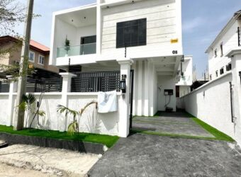 5 Bedroom House for Sale in Lekki 190000000 Naira.