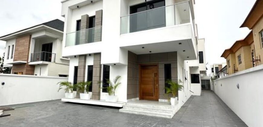 5 Bedroom House for Sale in Lekki 600000000 Naira