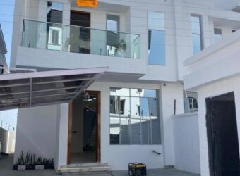 4 Bedroom House for Sale in Lekki 160000000 Naira