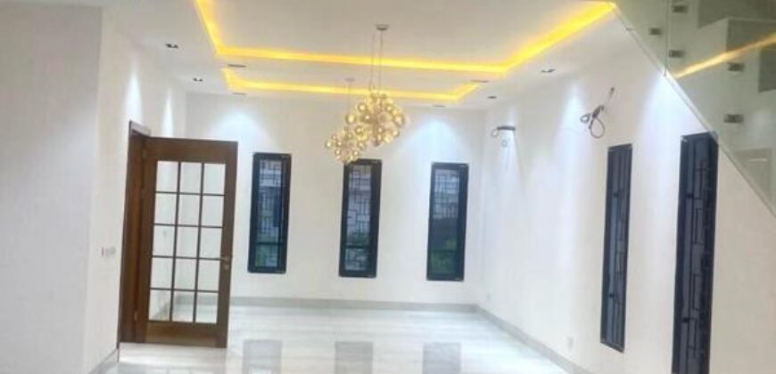 5 Bedroom House for Sale in Lekki 600000000 Naira