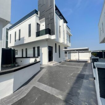 LUXURY 5 BEDROOM FULLY DETACHED DUPLEX