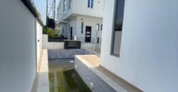 LUXURY 5 BEDROOM FULLY DETACHED DUPLEX