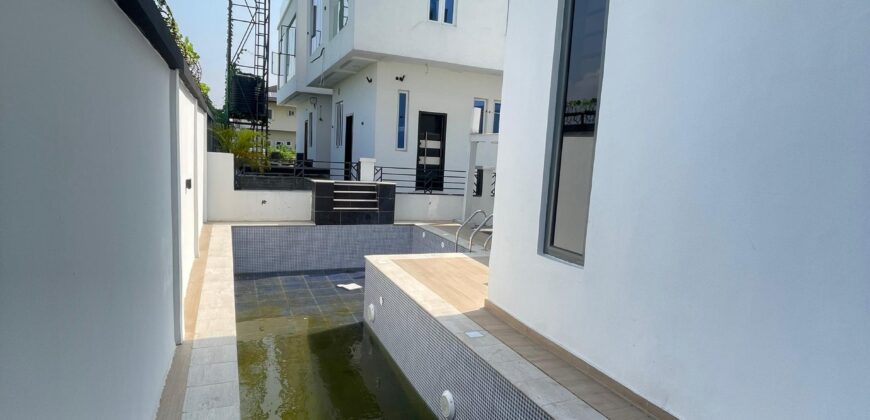 LUXURY 5 BEDROOM FULLY DETACHED DUPLEX