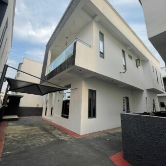 5 BEDROOM FULLY DETACHED DUPLEX