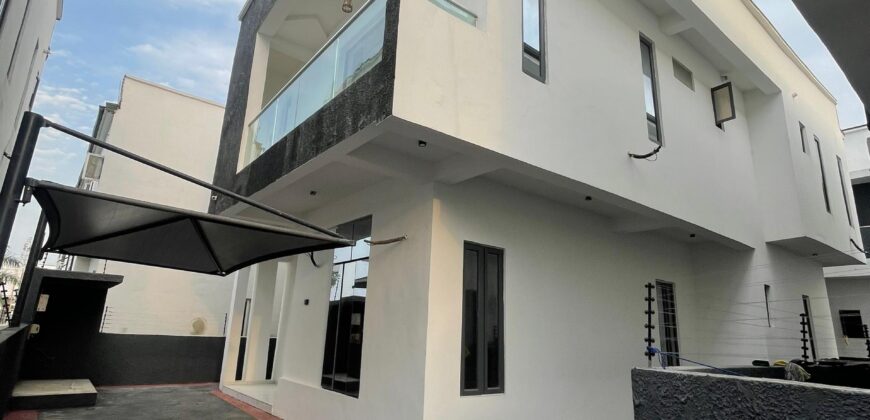 5 BEDROOM FULLY DETACHED DUPLEX