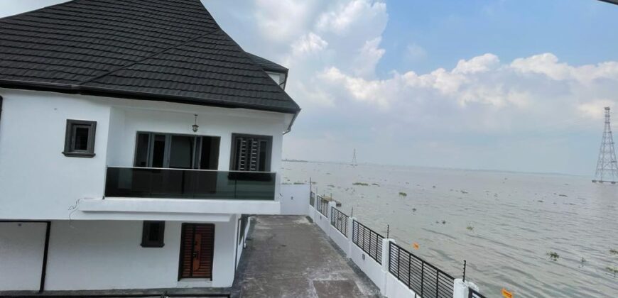 Waterfront 5 bedroom fully detached