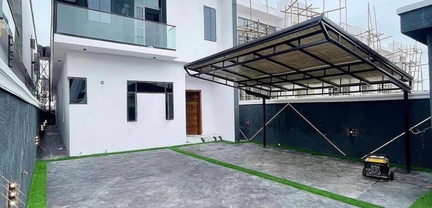 5 BEDROOM FULLY DETACHED DUPLEX