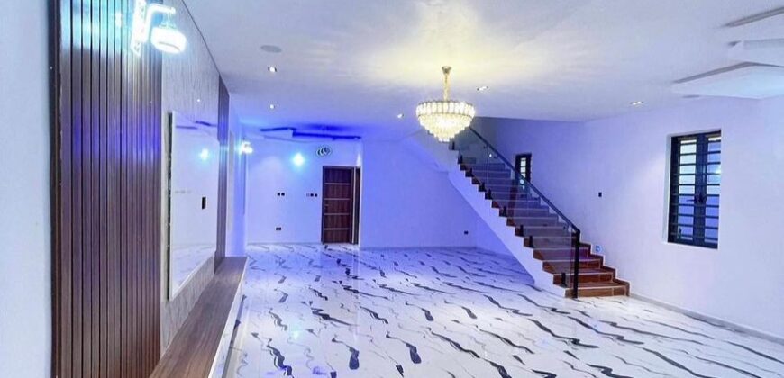 5 BEDROOM FULLY DETACHED DUPLEX