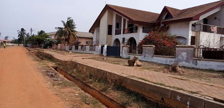 6BEDROOM HOUSE FOR SALE AT SAKUMONO, ACCRA