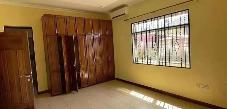 HOUSE FOR RENT AT BAHARI BEACH