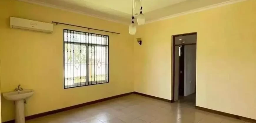 HOUSE FOR RENT AT BAHARI BEACH