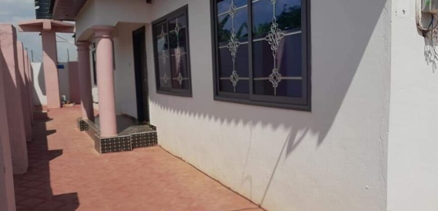 4 Bedrooms House for Sale, Kumasi GHS800 0000