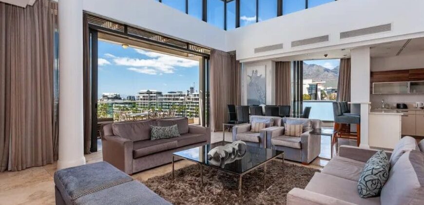 Luxurious Penthouse With Ocean Views, R56 350 000 ZAR