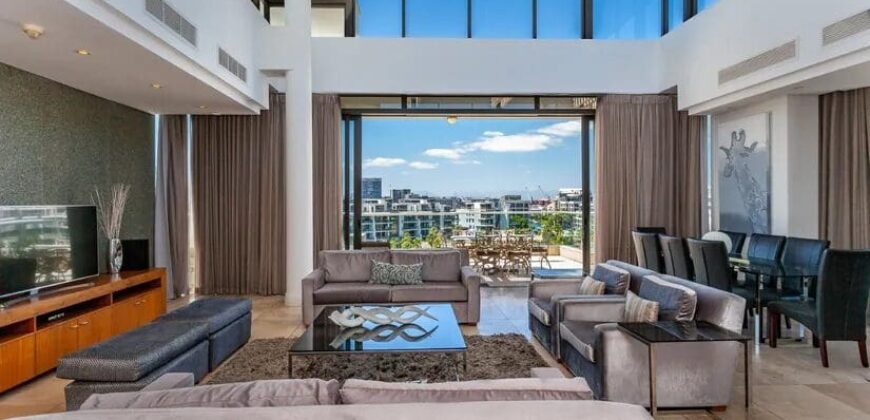 Luxurious Penthouse With Ocean Views, R56 350 000 ZAR