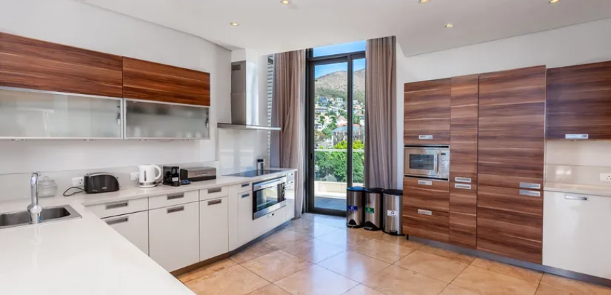 Luxurious Penthouse With Ocean Views, R56 350 000 ZAR