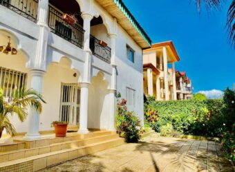 Maison (Villa) à vendre | Meublé, Yaoundé, 350 000 000 Fcfa