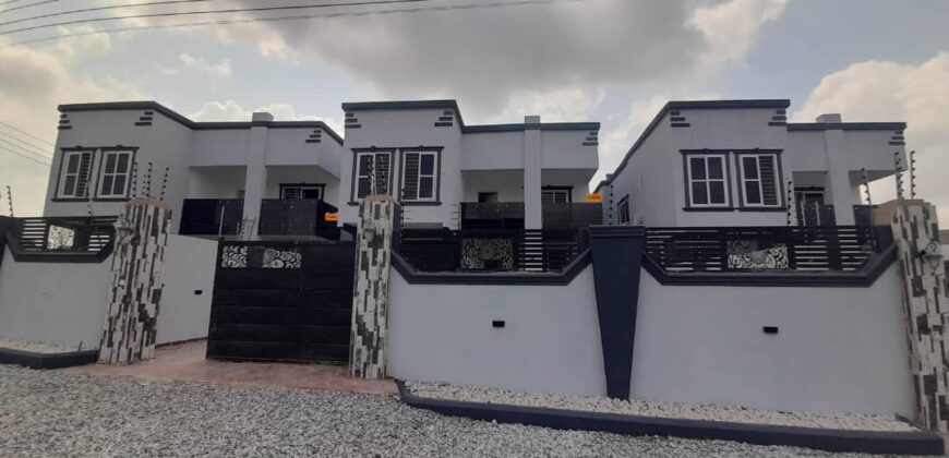 NEWLY BUILT EXECUTIVE 4BEDROOM HOUSE FOR SALE AT LAKESIDE ESTATE.