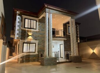 Contemporary luxurious 4brm for sale at ASHONMANG estates