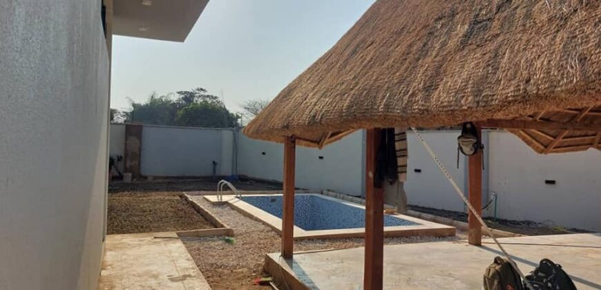 Nouvelle villa à vendre au golf battant avec piscine – Lubumbashi