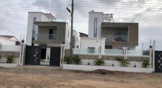 Executive 4bedroom house with swimming pool 4 sale on 3 plots of land 4 sale at Aburi