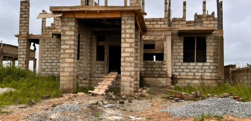 Uncompleted 6bedrooms all ensuite for sale at Amasman Doblo