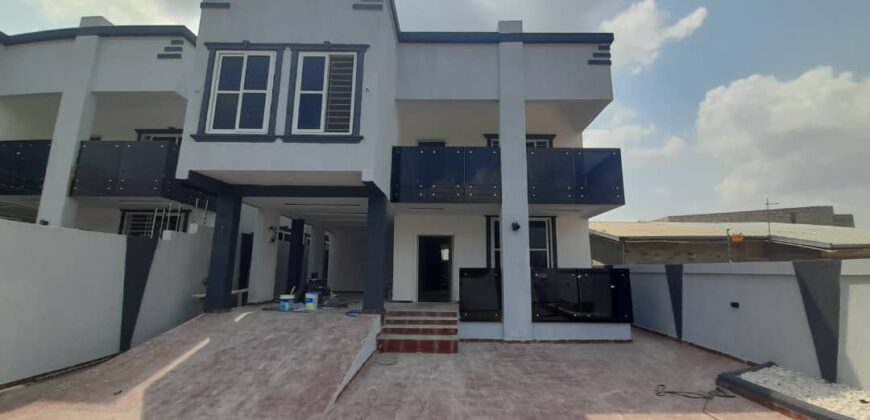 NEWLY BUILT EXECUTIVE 4BEDROOM HOUSE FOR SALE AT LAKESIDE ESTATE.