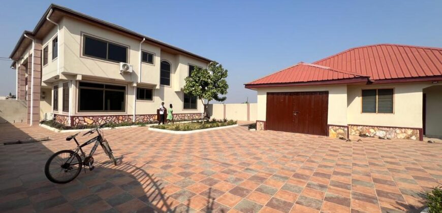 4 bedroom for rent at Botwe school junction