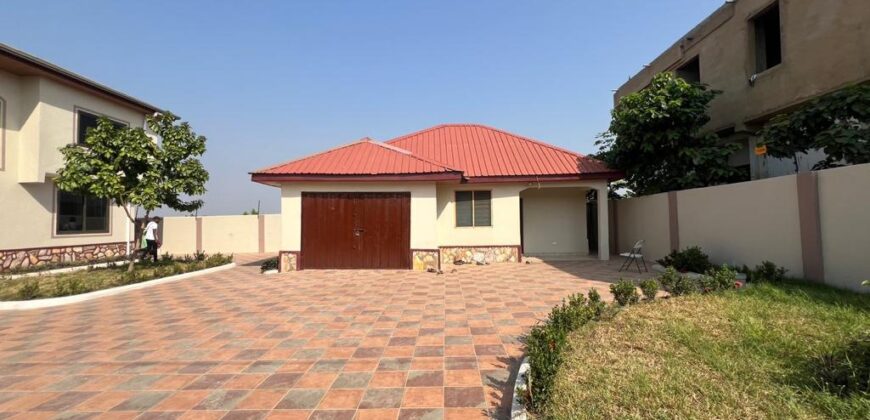 4 bedroom for rent at Botwe school junction