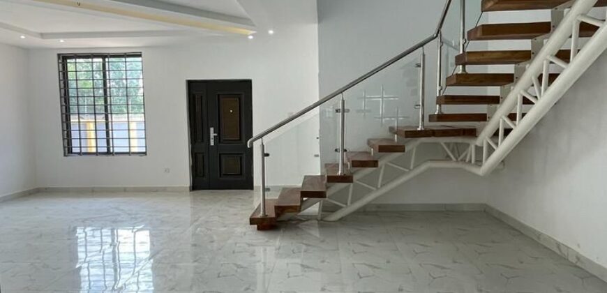 Executive 6 Bedrooms At Adenta Housing Estate