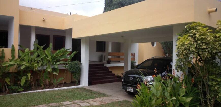 3 BEDROOM HOUSE WITH A SWIMMING POOL,BOYSQUARTERS AND A LAWN,ETC. RENT AT WEST AIRPORT RESIDENTIAL, ACCRA.