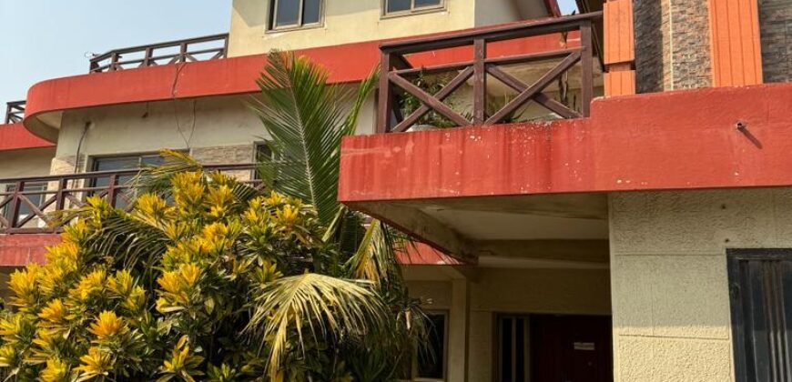 An original 4 bedroom house been partitioned to an 8 bedroom and a penthouse with a 2 bedroom boys quarters for sale Mamprobi