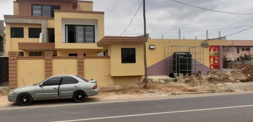 NEWLY 5BEDROOM WITH SECURITY POST HOUSE FOR SALE TSE At ADDO