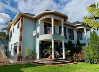 A SOPHISTICATED SUITES OF A 4 BEDROOM HOUSE FOR RENT AT RWANDA- KIMIHURURA