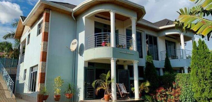 A SOPHISTICATED SUITES OF A 4 BEDROOM HOUSE FOR RENT AT RWANDA- KIMIHURURA