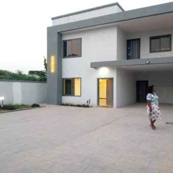 Exexutive all ensuite 4Bedroom house for ssle@ ACP estate