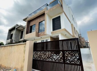 Contemporary 5 Bedroom Detached Duplex With BQ 280000000 Naira