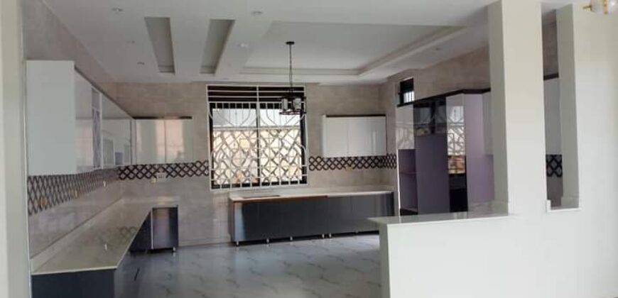 PERFECT PRETTY OF A 5BEDROOM HOUSE FOR SALE AT UGANDA -KIIRA