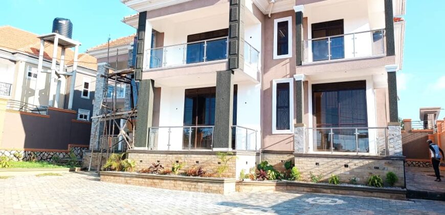 A LUXURIOUS 5BEDROOM HOUSE FOR SALE AT UGANDA -KIRA